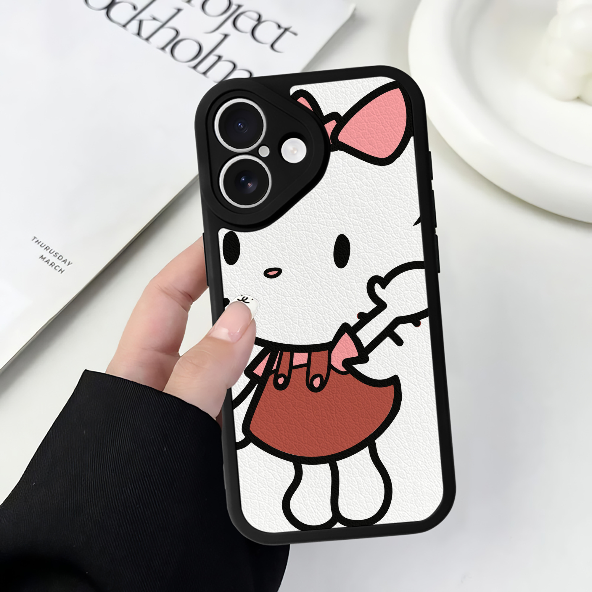 （画像用） Hello Kitty ハローキティ 【iPhone 16シリーズ対応】シリコンスマホケース（レザー調） 材質：シリコン